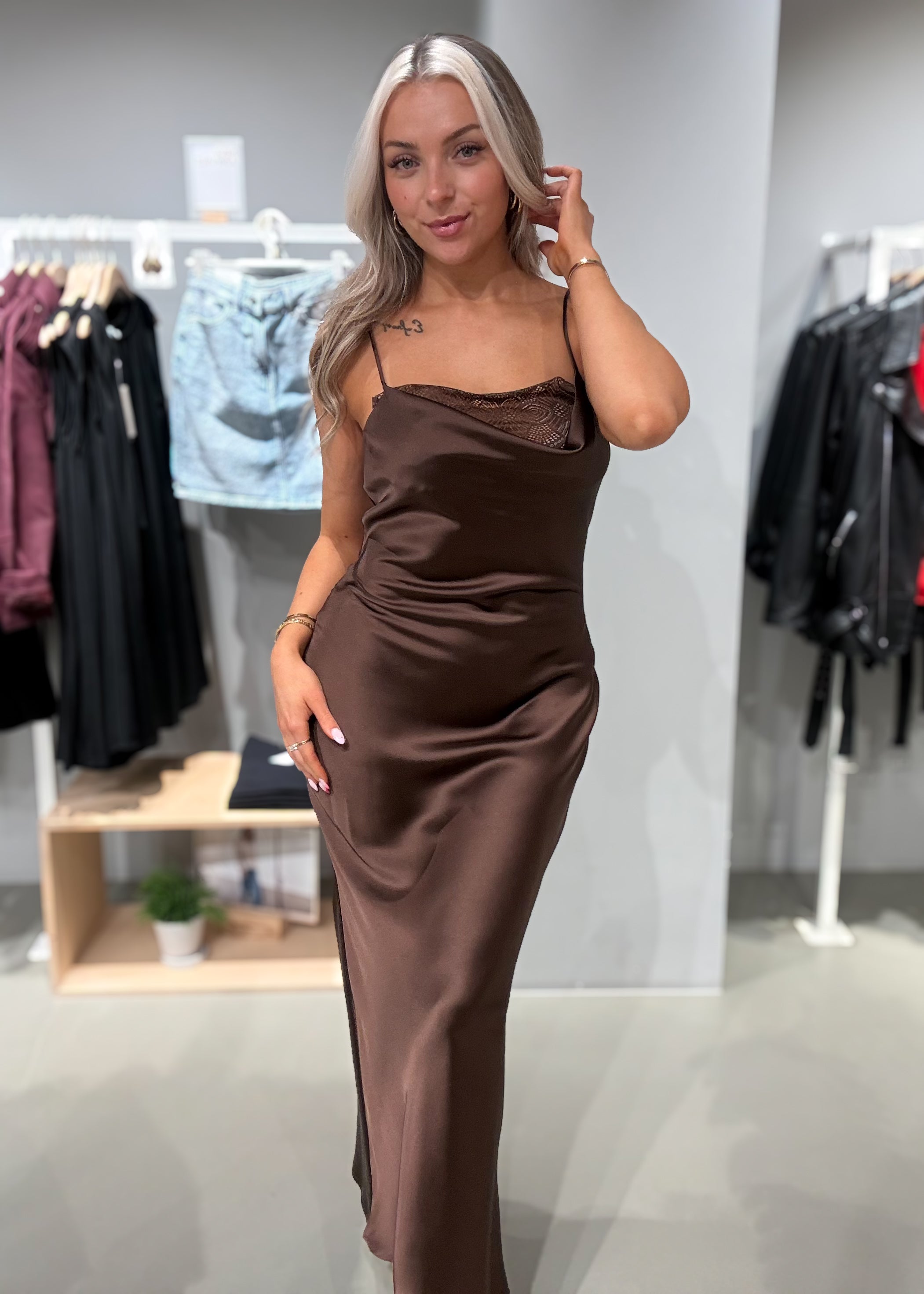 VIHANNE Long Dress - Shaved Chocolate